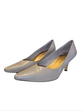 Bella Vita Grey Leather Pointed Toe Kitten Heels Pumps Size 7